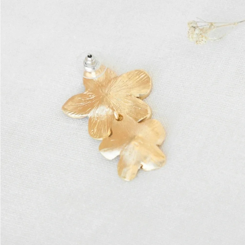 NWT Petal + Pup ‘Alexa Flower Earrings’ in Gold